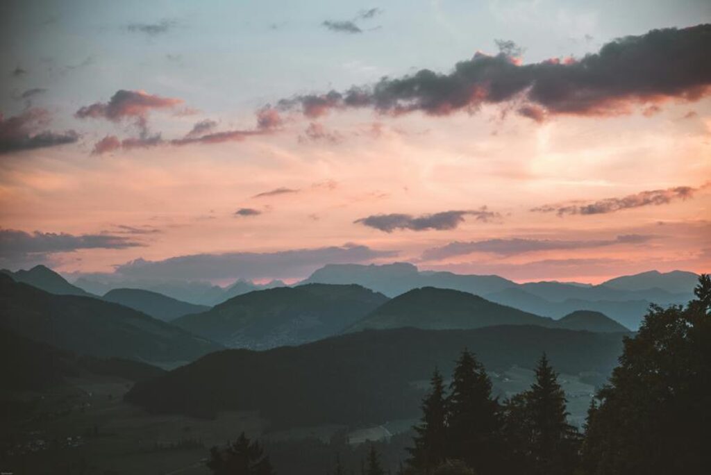 How to Create Breathtaking Landscape Photography With Natural Lighting